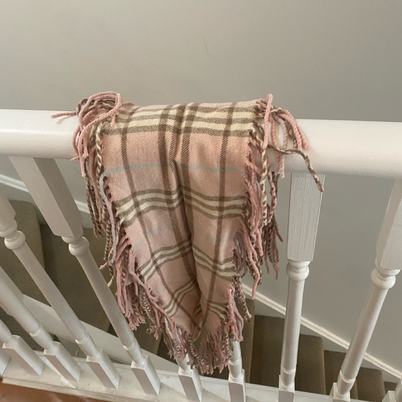 Burberry Scarf 100 percent cashmere